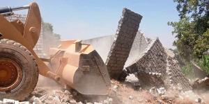 إزالة التعديات على أراضى الدولة ضمن المرحلة الثالثة بالموجة الـ26 بمركزى أسوان ودراو - لايف نيوز