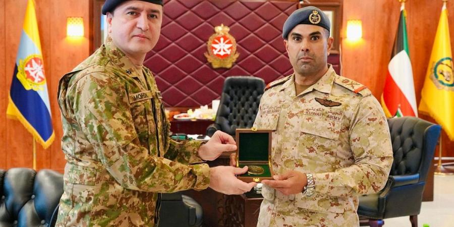 نائب رئيس الأركان بحث مع باكستان تعزيز التعاون العسكري - لايف نيوز