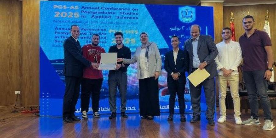 محافظ بورسعيد يناقش مع المستثمرين سبل تطوير منظومة العمل داخل المنطقة الصناعية - لايف نيوز