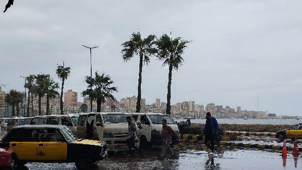 الإسكندرية تحت وطأة الأمطار