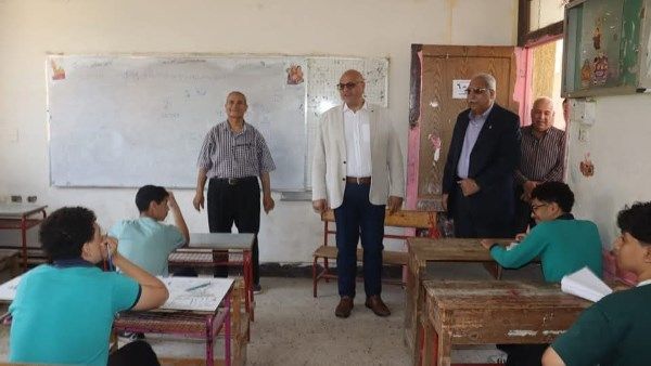 محافظ القليوبية يتفقد لجان امتحانات الشهادة الإعدادية ..صور محافظ القليوبية يتفقد لجان امتحانات الشهادة الإعدادية ..صور