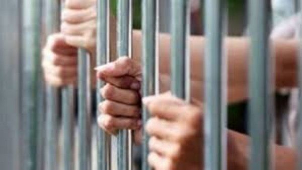 نيابة أسيوط تحيل «سيد العفريت» وشريكه إلى الجنايات .. لهذا السبب نيابة أسيوط تحيل «سيد العفريت» وشريكه إلى الجنايات .. لهذا السبب