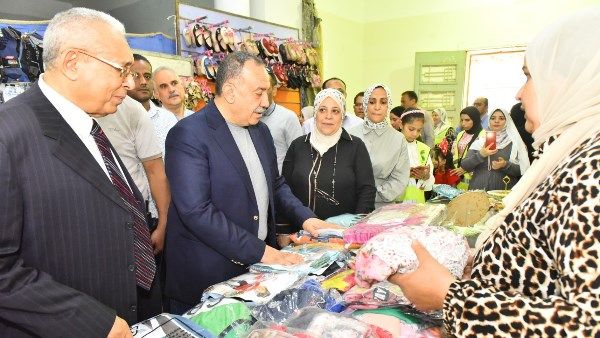 محافظ أسيوط يفتتح معرض محافظ أسيوط يفتتح معرض