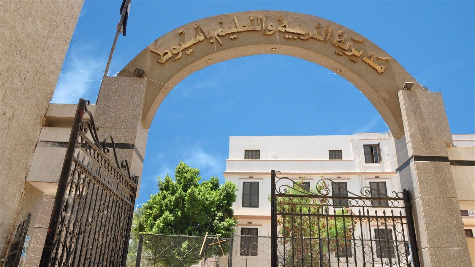 بسبب تسريب إمتحان الجبر والإحصاء.. قرار عاجل من مديرية تعليم أسيوط بسبب تسريب إمتحان الجبر والإحصاء.. قرار عاجل من مديرية تعليم أسيوط