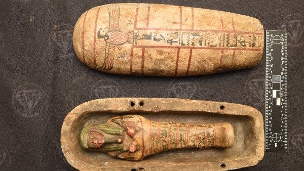 السياحة والآثار تتسلّم 7 قطع أثرية مستردة من فرنسا السياحة والآثار تتسلّم 7 قطع أثرية مستردة من فرنسا