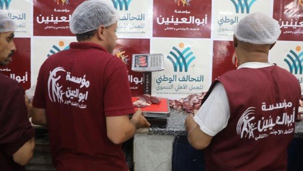 مؤسسة أبو العينين توزع 250 ألف كيلو لحوم بلدي بالمحافظات ضمن جهود التحالف الوطني للعمل الأهلي مؤسسة أبو العينين توزع 250 ألف كيلو لحوم بلدي بالمحافظات ضمن جهود التحالف الوطني للعمل الأهلي
