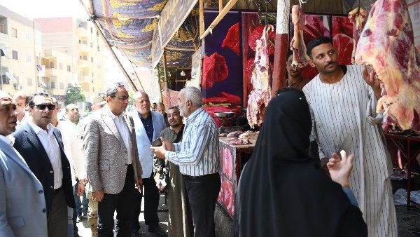 لمتابعة استعدادات عيد الأضحى.. محافظ قنا يتفقد المخابز ومنافذ البيع بنجع حمادي لمتابعة استعدادات عيد الأضحى.. محافظ قنا يتفقد المخابز ومنافذ البيع بنجع حمادي