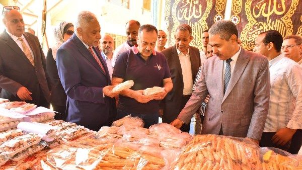 محافظ أسيوط يفتتح معرض اليوم الواحد لتوفير السلع الغذائية والأساسية بأسعار تنافسية محافظ أسيوط يفتتح معرض اليوم الواحد لتوفير السلع الغذائية والأساسية بأسعار تنافسية