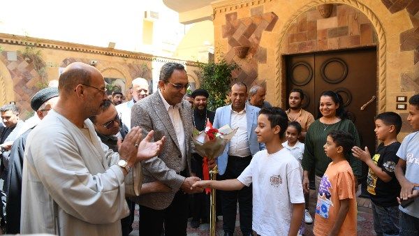 محافظ قنا يزور دور الأيتام بقنا ونجع حمادى لتهنئتهم بعيد الأضحى المبارك محافظ قنا يزور دور الأيتام بقنا ونجع حمادى لتهنئتهم بعيد الأضحى المبارك
