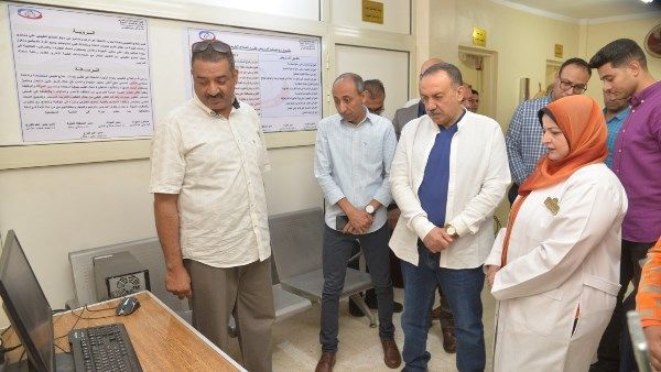 محافظ أسيوط يفتتح وحدة العلاج الطبيعي بعيادة أبنوب الشاملة للتأمين الصحي