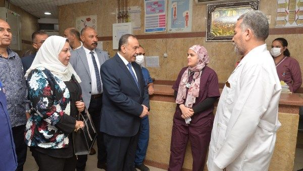 محافظ أسيوط يتفقد عددا من المستشفيات.. زيارة المستشفى العام والتأكد من تواجد الأطقم الطبية.. وتفقد أقسام الإصابات والعناية المركزة بـ الإيمان محافظ أسيوط يتفقد عددا من المستشفيات.. زيارة المستشفى العام والتأكد من تواجد الأطقم الطبية.. وتفقد أقسام الإصابات والعناية المركزة بـ الإيمان