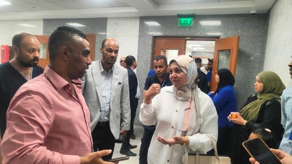 مدير فرع الأقصر للتأمين الشامل تتفقد سير العمل بالمستشفيات| صور