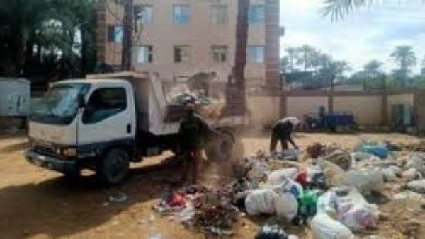 رفع 30 طن قمامة وتراكمات بأرمنت في الأقصر