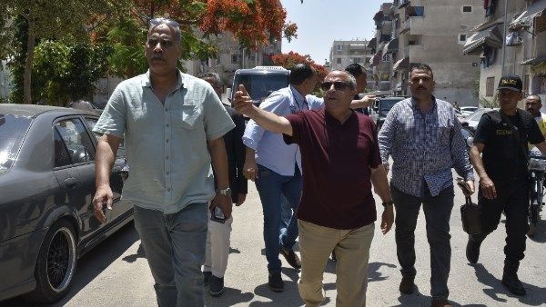 محافظ بورسعيد يشدد على إزالة الإشغالات والتعديات بحي الزهور محافظ بورسعيد يشدد على إزالة الإشغالات والتعديات بحي الزهور