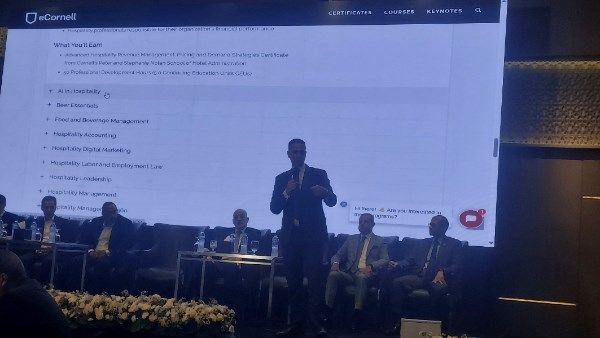 المنشآت الفندقية: كورسات للعاملين بالتنسيق مع وزارة السياحة والآثار المنشآت الفندقية: كورسات للعاملين بالتنسيق مع وزارة السياحة والآثار