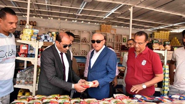 محافظ الأقصر يوجه بحزمة من الإجراءات لتحسين الخدمات والنظافة العامة محافظ الأقصر يوجه بحزمة من الإجراءات لتحسين الخدمات والنظافة العامة