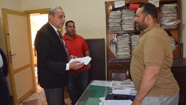 محافظ الغربية يتابع سير العمل بالوحدة المحلية في سبرباي طنطا | صور محافظ الغربية يتابع سير العمل بالوحدة المحلية في سبرباي طنطا | صور