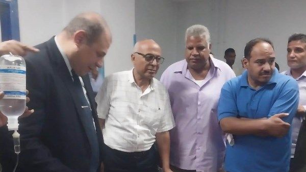 مدير تعليم قنا يطمئن على مراقبي الثانوية العامة المصابين في حادث سيارة مدير تعليم قنا يطمئن على مراقبي الثانوية العامة المصابين في حادث سيارة