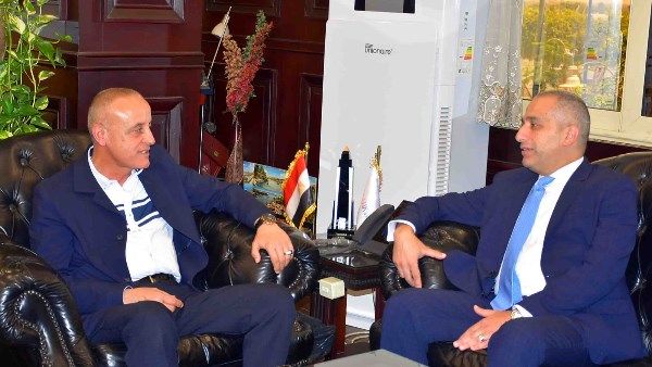 محافظ الأقصر يستقبل وفد البنك الزراعي المصري لبحث دعم القطاع محافظ الأقصر يستقبل وفد البنك الزراعي المصري لبحث دعم القطاع