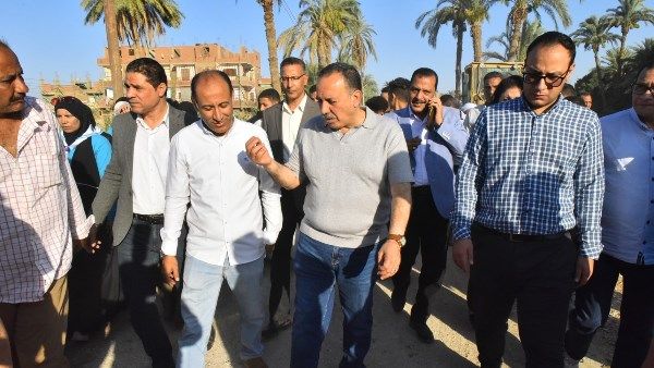 بمشاركة مجتمعية فعالة.. محافظ أسيوط يتفقد أعمال تطوير طريق بمشاركة مجتمعية فعالة.. محافظ أسيوط يتفقد أعمال تطوير طريق