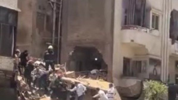 شاهد.. لحظة إنقاذ شاب من تحت أنقاض عقار شبرا المنكوب شاهد.. لحظة إنقاذ شاب من تحت أنقاض عقار شبرا المنكوب