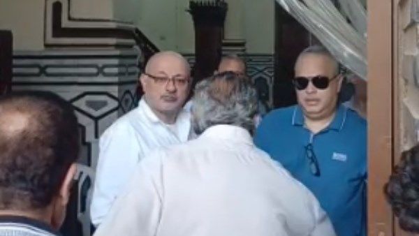 بدء التوافد لأداء صلاة الجنازة على والد تامر عبد المنعم بمسجد عمر مكرم | بث مباشر بدء التوافد لأداء صلاة الجنازة على والد تامر عبد المنعم بمسجد عمر مكرم | بث مباشر