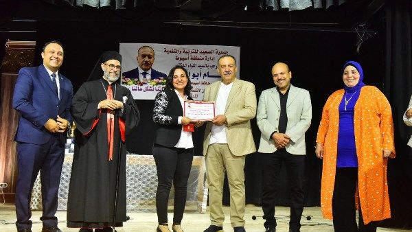 لتوزيعها على الأكثر احتياجًا.. محافظ أسيوط يطلق مبادرة لجمع مليون قطعة ملابس لتوزيعها على الأكثر احتياجًا.. محافظ أسيوط يطلق مبادرة لجمع مليون قطعة ملابس
