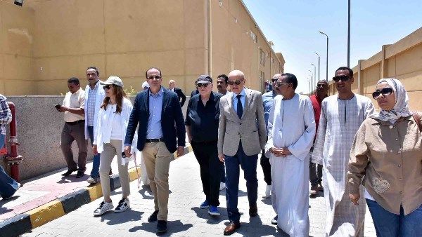 محافظ الأقصر يتفقد مركز تدريب هيا ويشيد بدورها في دعم الصادرات البستانية محافظ الأقصر يتفقد مركز تدريب هيا ويشيد بدورها في دعم الصادرات البستانية