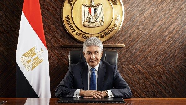 وزير السياحة والآثار: مضاعفة الغرف الفندقية ضرورة لمواكبة نمو حركة السائحين وزير السياحة والآثار: مضاعفة الغرف الفندقية ضرورة لمواكبة نمو حركة السائحين