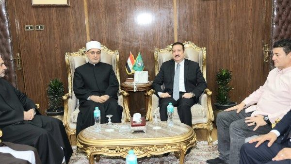 مفتي الجمهورية يقدم واجب العزاء في شهداء حادث الإقليمي خلال زيارته لمحافظة المنوفية
