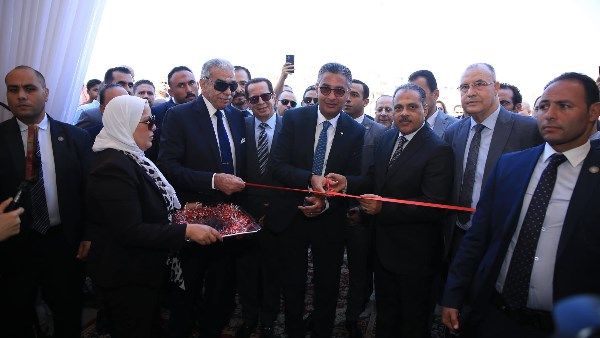 وزير التموين ومحافظ الشرقية يفتتحان سوق اليوم الواحد بالعاشر من رمضان وزير التموين ومحافظ الشرقية يفتتحان سوق اليوم الواحد بالعاشر من رمضان