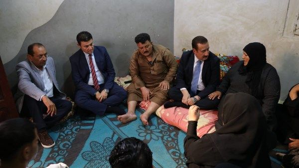 محافظ المنوفية يقدم واجب العزاء لوالد سائق حادث الطريق الإقليمي بمنزله بطملاي محافظ المنوفية يقدم واجب العزاء لوالد سائق حادث الطريق الإقليمي بمنزله بطملاي