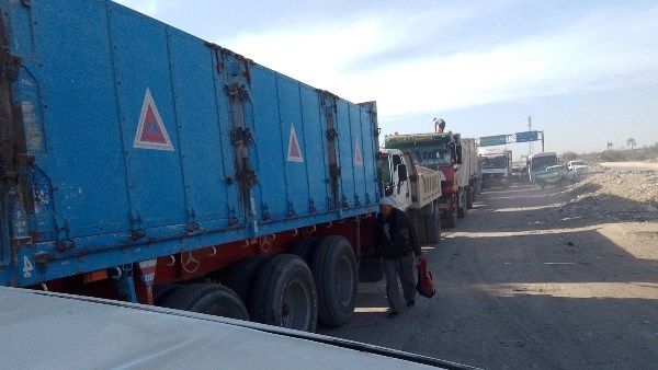 مأساة المنوفية قد تتكرر .. أهالي الصف يطالبون محافظ الجيزة بالتدخل لوقف فوضى النقل الثقيل على طريق 21 الصف - حلوان مأساة المنوفية قد تتكرر .. أهالي الصف يطالبون محافظ الجيزة بالتدخل لوقف فوضى النقل الثقيل على طريق 21 الصف - حلوان