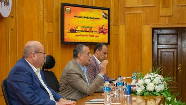 وزير الإنتاج الحربى يتابع مراحل التصنيع العسكري والمدني بمصنع إنتاج وإصلاح المدرعات