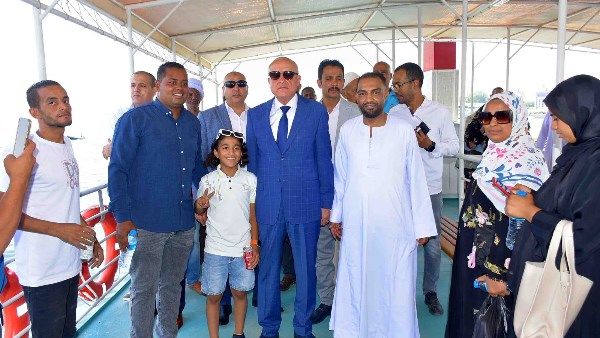 محافظ الأقصر يطلق معديتين جديدتين لخدمة المواطنين والسائحين