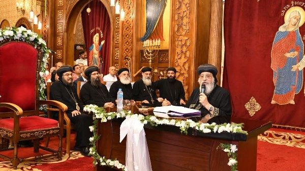 في اجتماع الأربعاء.. قداسة البابا يقدم التعزية في فتيات المنوفية في اجتماع الأربعاء.. قداسة البابا يقدم التعزية في فتيات المنوفية