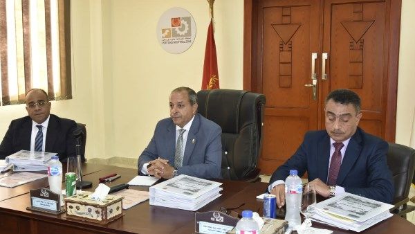 محافظ بورسعيد يناقش مع المستثمرين سبل تطوير منظومة العمل داخل المنطقة الصناعية محافظ بورسعيد يناقش مع المستثمرين سبل تطوير منظومة العمل داخل المنطقة الصناعية
