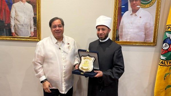 وزير الأوقاف في الفلبين لبحث التعاون في مجال التمريض وزير الأوقاف في الفلبين لبحث التعاون في مجال التمريض