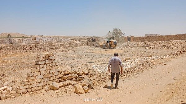 ضمن المرحلة الثالثة من الموجة 26.. إزالة 17 حالة مخالفة بإسنا في الأقصر