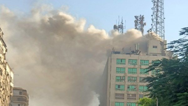 اللقطات الأولى من حريق مبنى سنترال رمسيس في القاهرة .. شاهد اللقطات الأولى من حريق مبنى سنترال رمسيس في القاهرة .. شاهد