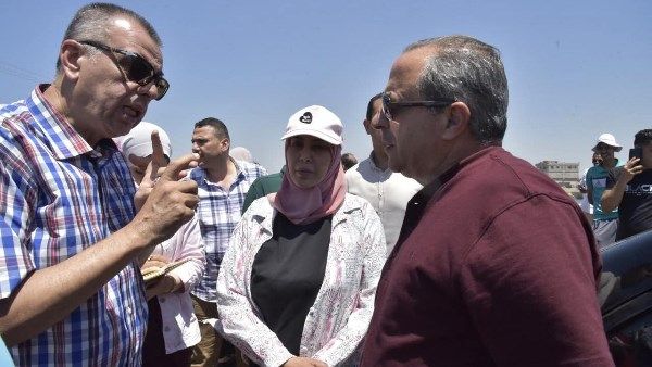 محافظ بورسعيد يتابع زرع أعمدة الطاقة الشمسية بطريق بحري ترعة السلام محافظ بورسعيد يتابع زرع أعمدة الطاقة الشمسية بطريق بحري ترعة السلام