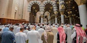 خطيب المسجد النبوي يوصي المسلمين بالمداومة على الحسنات وتجنب السيئات - لايف نيوز