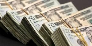 الدولار يتراجع لأدنى مستوى في 4 سنوات - لايف نيوز