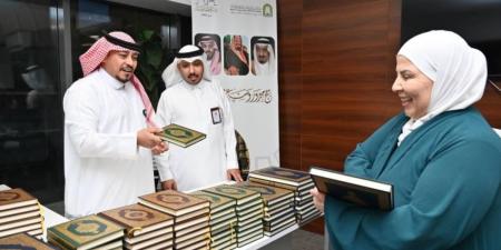 الشؤون الإسلامية تواصل توزيع هدية خادم الحرمين عبر منفذ الحديثة - لايف نيوز