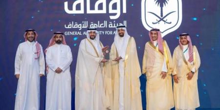 وزير الموارد البشرية يسلّم (9) جهات حكومية جائزة الارتباط الوظيفي لعام 2024 - لايف نيوز