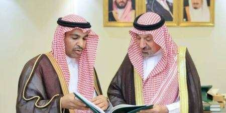 أمير نجران يستقبل مدير عام المركز الوطني لأبحاث وتطوير الزراعة المستدامة - لايف نيوز