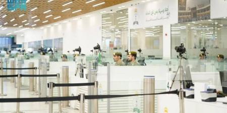 الجوازات تواصل جاهزيتها لاستقبال ضيوف الرحمن القادمين لأداء مناسك العمرة لعام 1447هـ - لايف نيوز