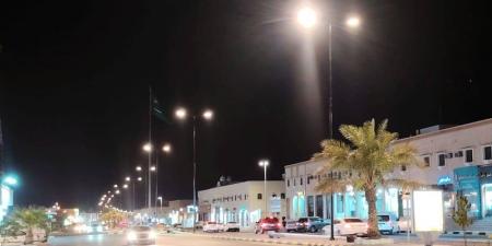 القرية العليا تنتهي من أعمال إستبدال أعمدة الإنارة في الطرق الرئيسة والأحياء - لايف نيوز