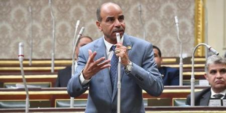 برلمانى يطالب بتشكيل لجنة لمعرفة أسباب حادث غرق حفار البترول بالبحر الأحمر - لايف نيوز