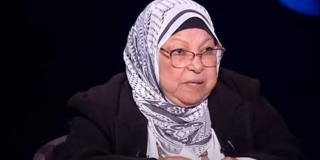 سعاد صالح لأشهر مصفف شعر بعد اعتزاله : تبرع بجزء من أموالك  .. فيديو - لايف نيوز